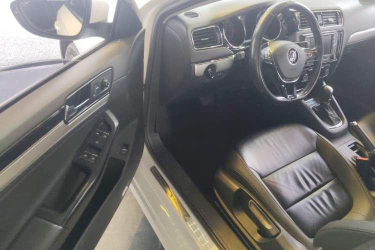 Used Volkswagen Sagitar 2018 1.6L Automatic Comfort Model Driver Seat