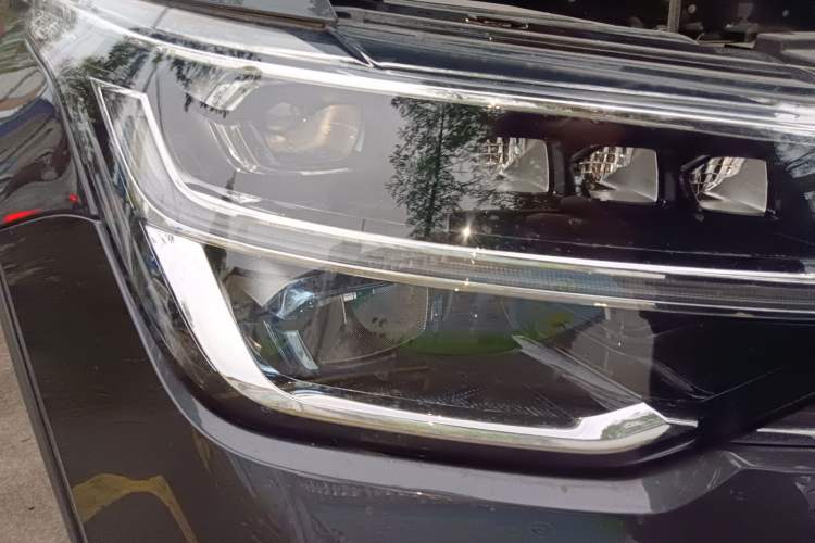 Used Volkswagen Tharu 2023 300TSI Two-Wheel-Drive Full Moon Edition Right Front Headlight