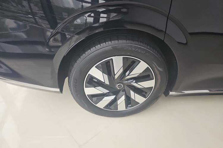 Used Volvo EM90 2025 Ultra Six-Seater Exterior 5