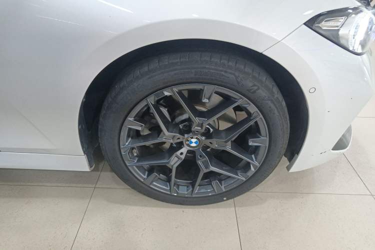 Used BMW 3 Series 2025 330Li M Sport Shadowline Package Right Front Wheel Hub