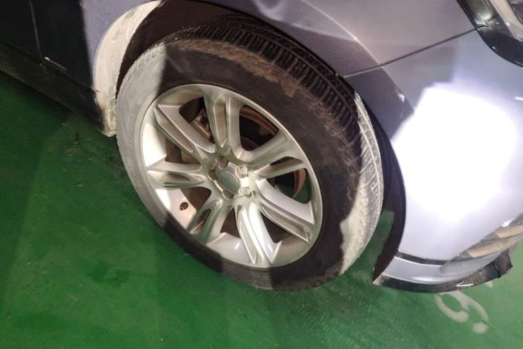 Used Land Rover Range Velar 2020 P250 R-DYNAMIC S Right Front Wheel Hub