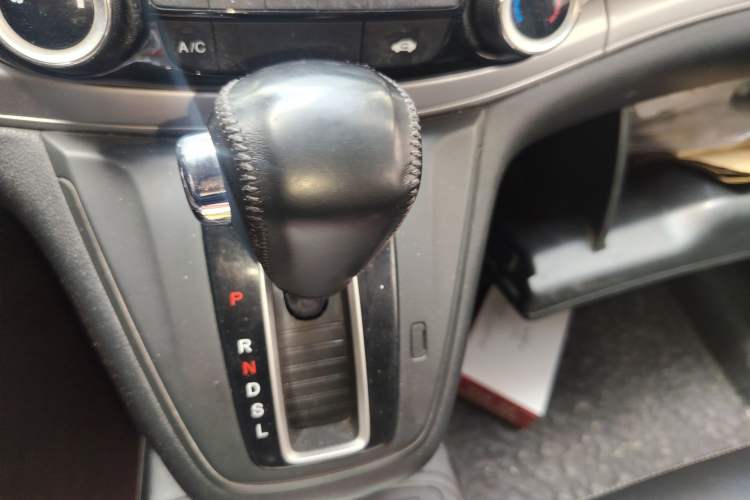 Used Honda CR-V 2015 2.0L two-wheel drive urban version
