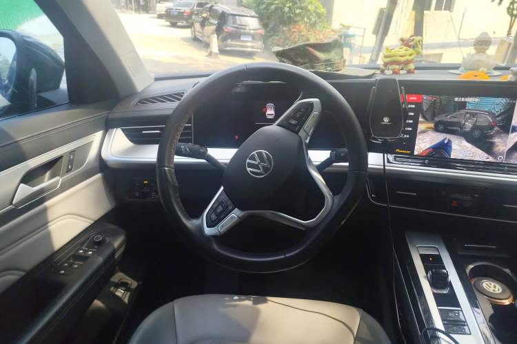 Used Volkswagen Tavendor 2024 330TSI Luxury Touring Edition Steering Wheel