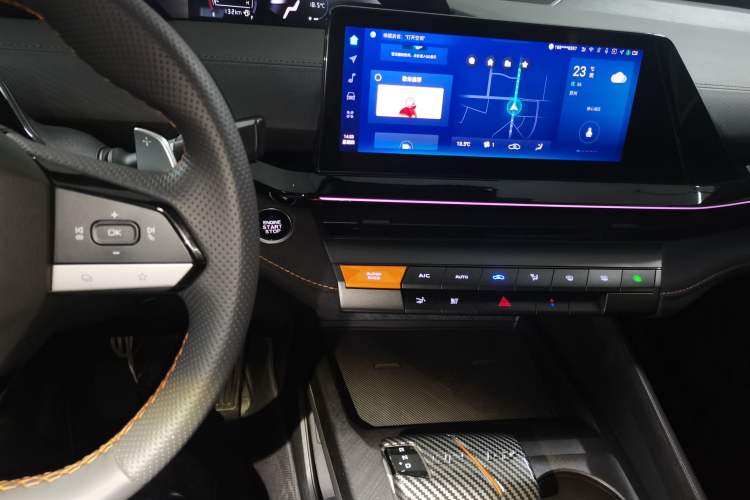 Used CHANGAN UNI-V 2022 2.0T Leading-Speed Edition Audio And AC Panel