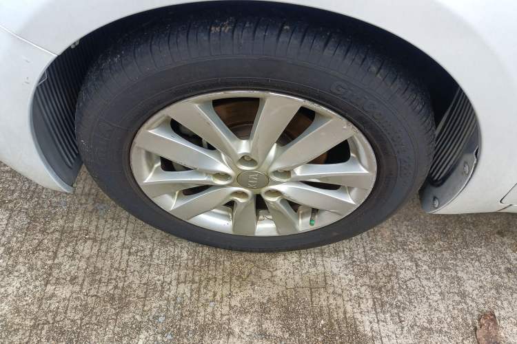 Used Kia K3 2015 1.6L Automatic GL Left Front Wheel Hub