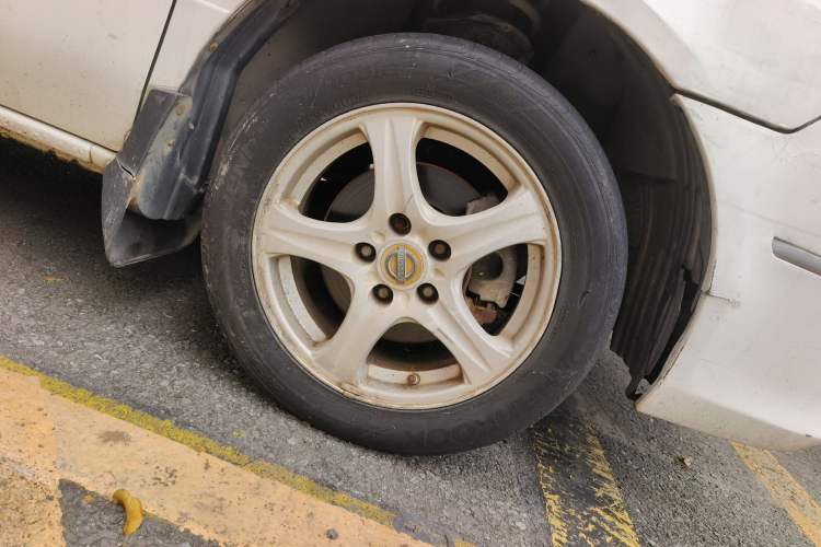 Used Dongfeng Shuaike 2010 1.6L Manual Luxury Edition Right Front Wheel Hub