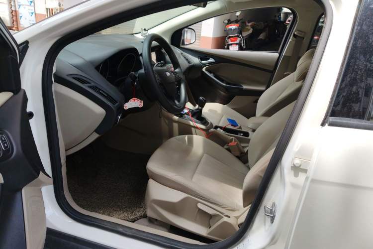 Used Ford Focus 2017 Sedan 1.6L Manual Comfort Plus SmartDrive Edition
