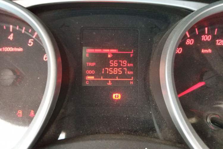 Used Wuling Hongguang 2018 1.5L S Standard Version L2B Odometer Close Up