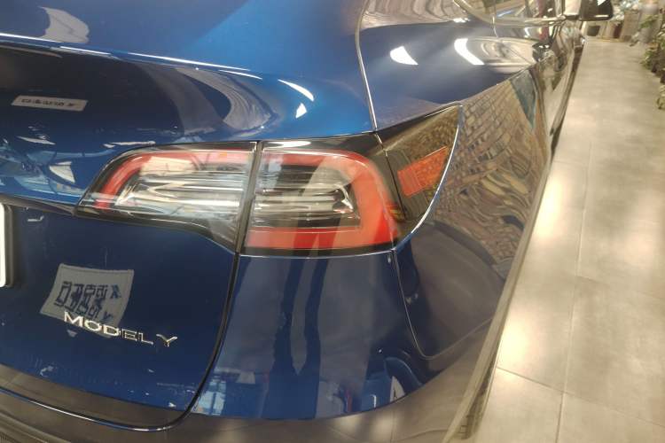 Used Tesla Model Y 2021 Long-Range All-Wheel-Drive Version 3D7
