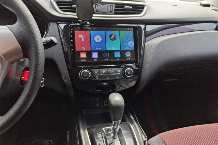 Used Nissan Qashqai 2016 2.0L CVT Elite Edition Audio And AC Panel