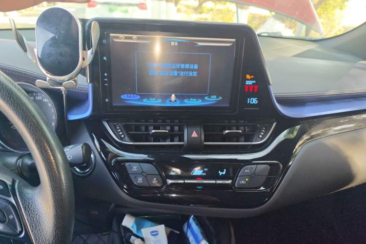 Used Toyota C-HR 2018 2.0L Leading with Sunroof China VI Standard Audio And AC Panel