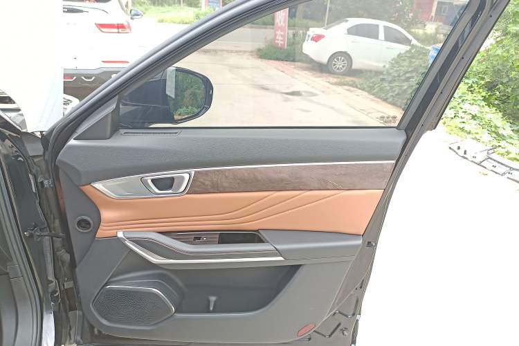 Used Bestune T99 2023 2.0T Automatic Prestige Edition (8AT)
