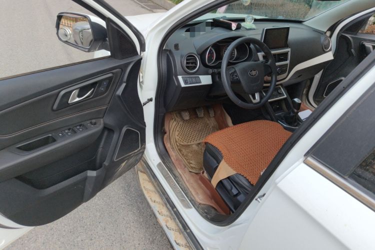 Used Bestune X40 2017 1.6L Manual Luxury Edition
