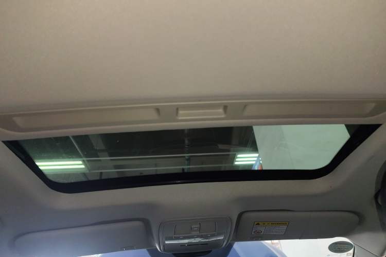 Used Roewe i5 2019 GL 20T Automatic 4G Connected & Ultra-Cool Play Edition