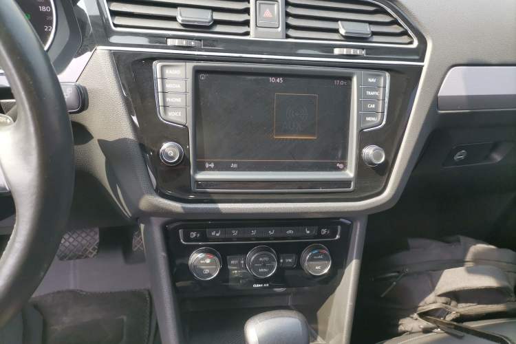 Used Volkswagen Tiguan L 2017 330TSI Automatic Two-Wheel Drive Luxury Edition Audio And AC Panel