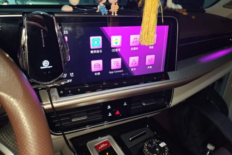 Used Volkswagen Tavendor 2023 380TSI Four-Wheel Drive R-Line First Edition Audio And AC Panel