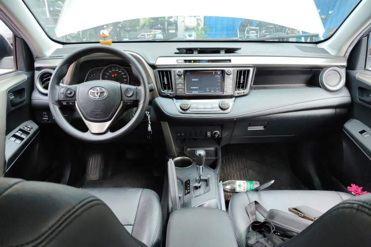 Used Toyota RAV4 2015 2.0L CVT Two-Wheel Drive Fashion Edition
