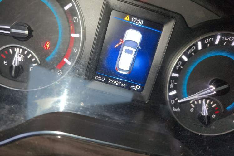 Used Haval H2 2015 1.5T Automatic Two-Wheel Drive Elite Edition Odometer Close Up