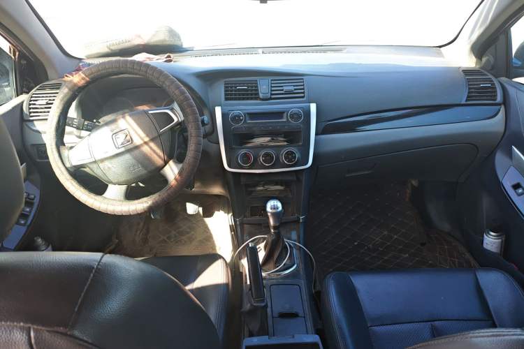 Used Zotye Z300 2014 1.5L Value Edition Manual Elite Model Center Console