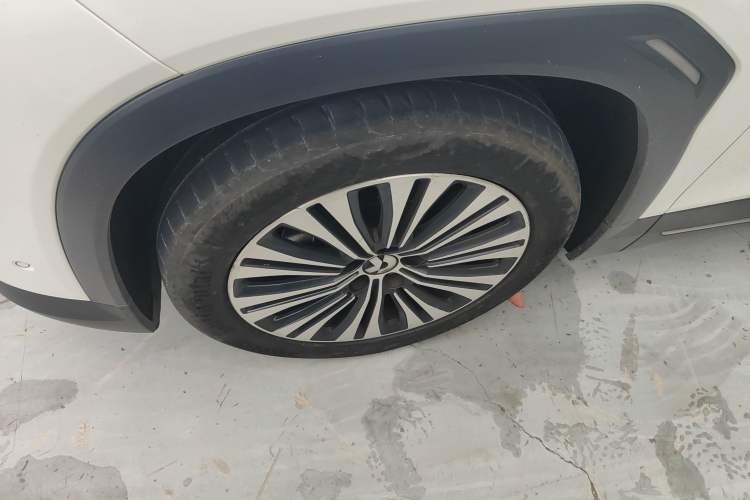 Used Nio EC6 2020 605 km Sport Edition Left Front Wheel Hub