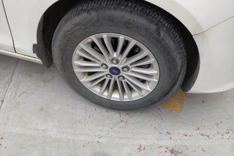 Used Ford Escort 2017 1.5L Automatic Comfort Model Right Front Wheel Hub