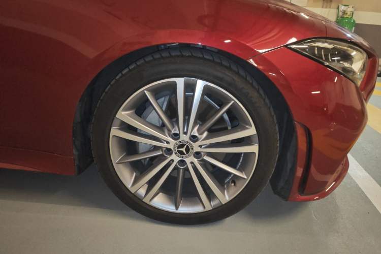 Used Mercedes-Benz CLS 2018 CLS 300 Luxury Model Right Front Wheel Hub
