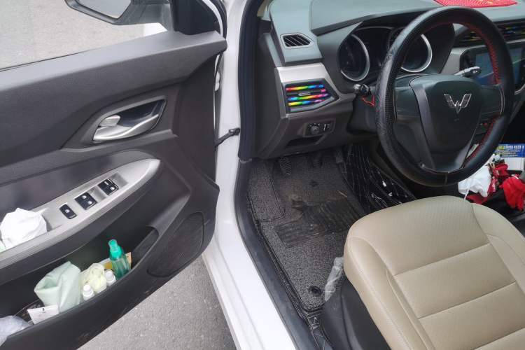 Used Wuling Hongguang 2018 1.5L S Comfort Model L2B
