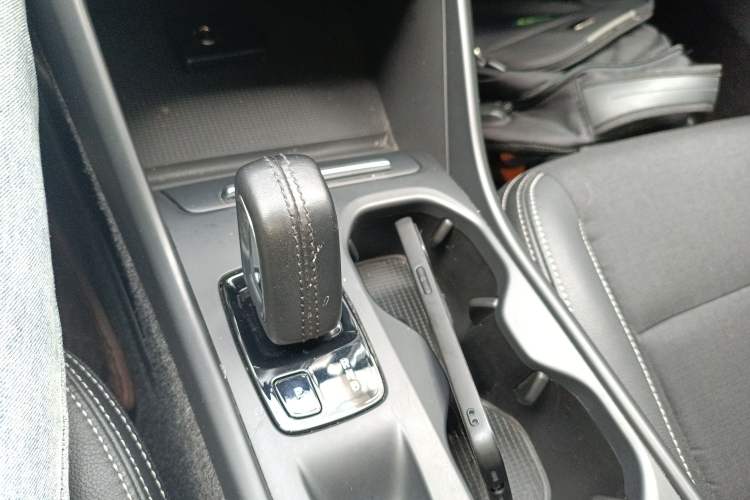 Used Volvo XC40 2020 T3 Smart & Stylish Edition Gear Lever