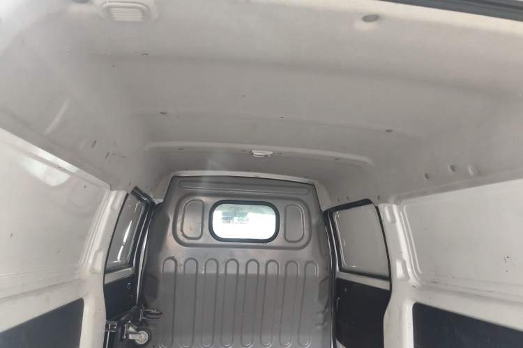 Used Jinbei Gold Hiace M Classic 2024 1.6L Travel Lion Van 2-Seater Headliner