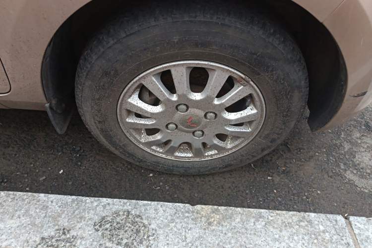 Used Wuling Rongguang V 2015 1.2L Standard Version Right Front Wheel Hub