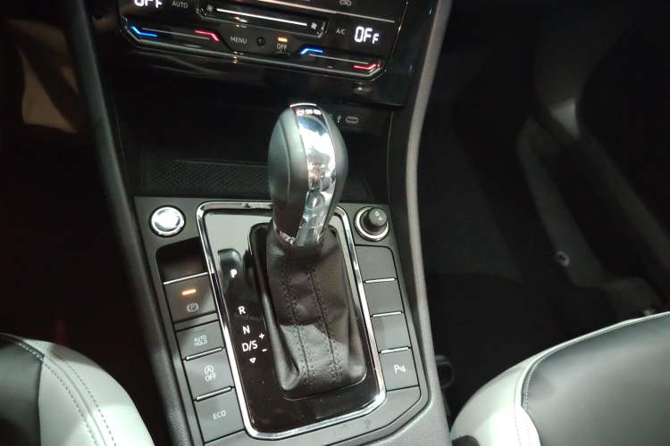 Used Volkswagen Bora 2024 300TSI DSG Prestige Edition Gear Lever