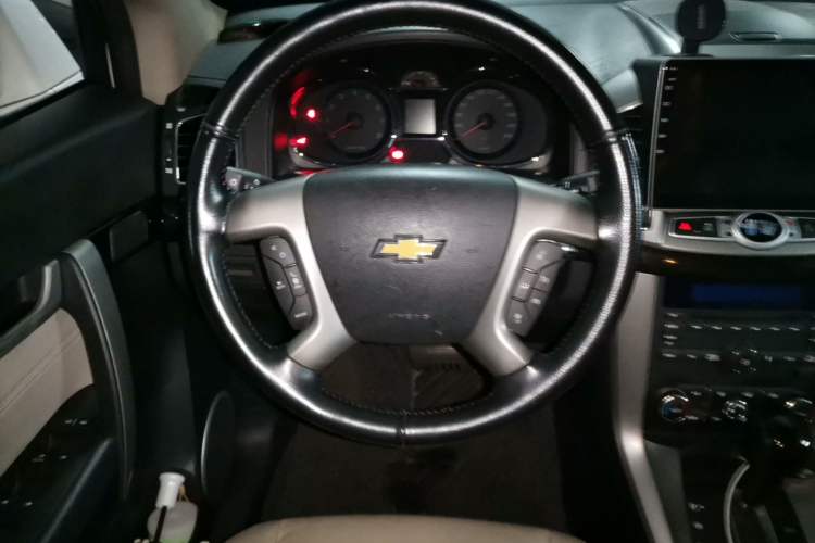 Used Chevrolet Captiva 2015 2.4L 4x4 Flagship Edition 7-Seater