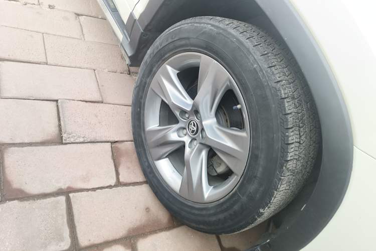 Used Toyota Highlander 2018 2.0T Four-Wheel Drive Luxury Edition 7 Seats China V Emission Standard
