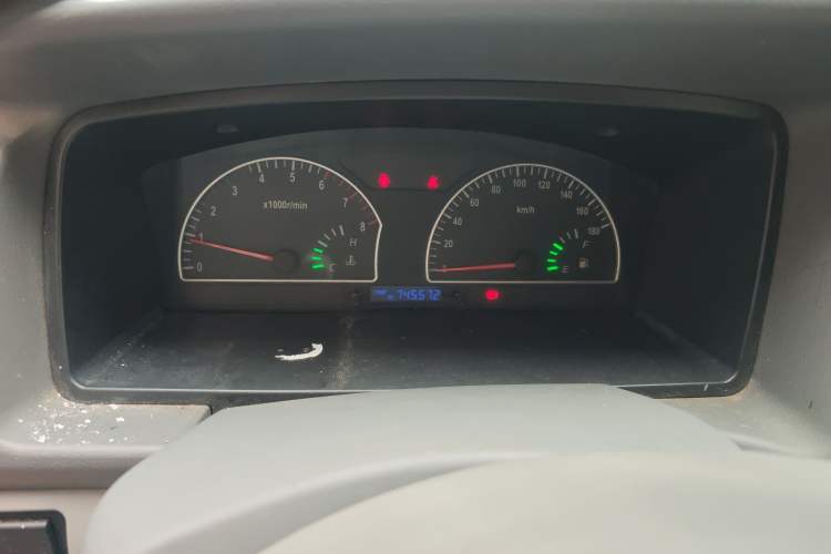 Used Dongfeng Shuaike 2011 1.5L Manual Standard Model 7 Seats China IV Standard
