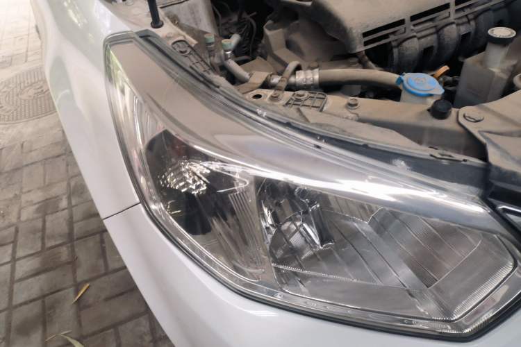 Used Venucia R50 2015 1.6L Manual Fashion Edition
