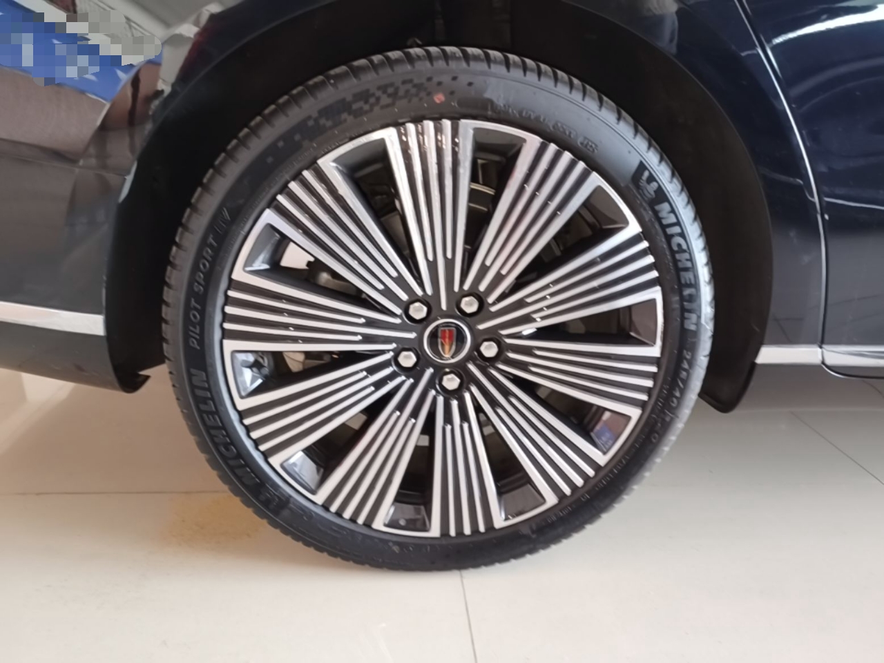 Hongqi H9 2025 Model Facelifted 2.0T Two-Wheel Drive Flag-Style Luxury Business Edition, 5 Seats - Chinese Trim Xiang — снимка 11