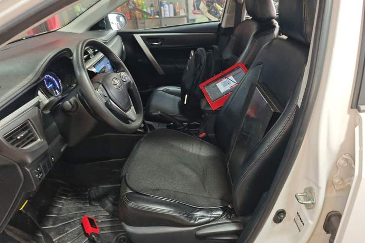 Used Toyota Corolla 2016 Dual-Engine 1.8L E-CVT Pioneer Edition Left Front Seat