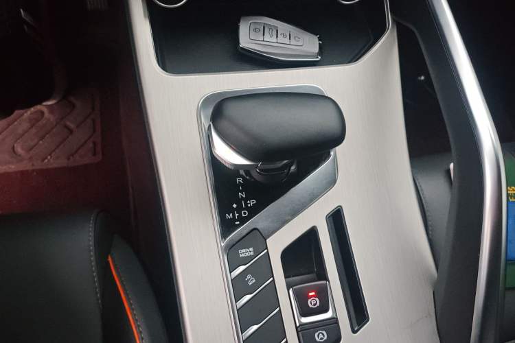 Used Geely Auto Coolray 2023 1.5T DCT Platinum Edition Gear Lever