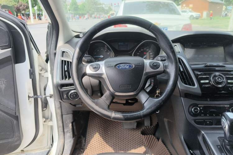 Used Ford Focus 2012 Hatchback 1.6L Automatic Fashion Edition Steering Wheel