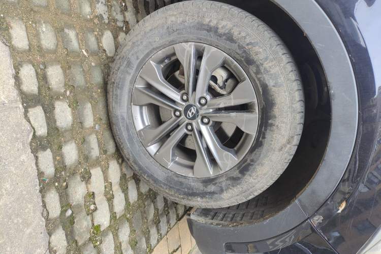 Used Hyundai Santa Fe 2013 2.4L Automatic Two-Wheel Drive Smart Version