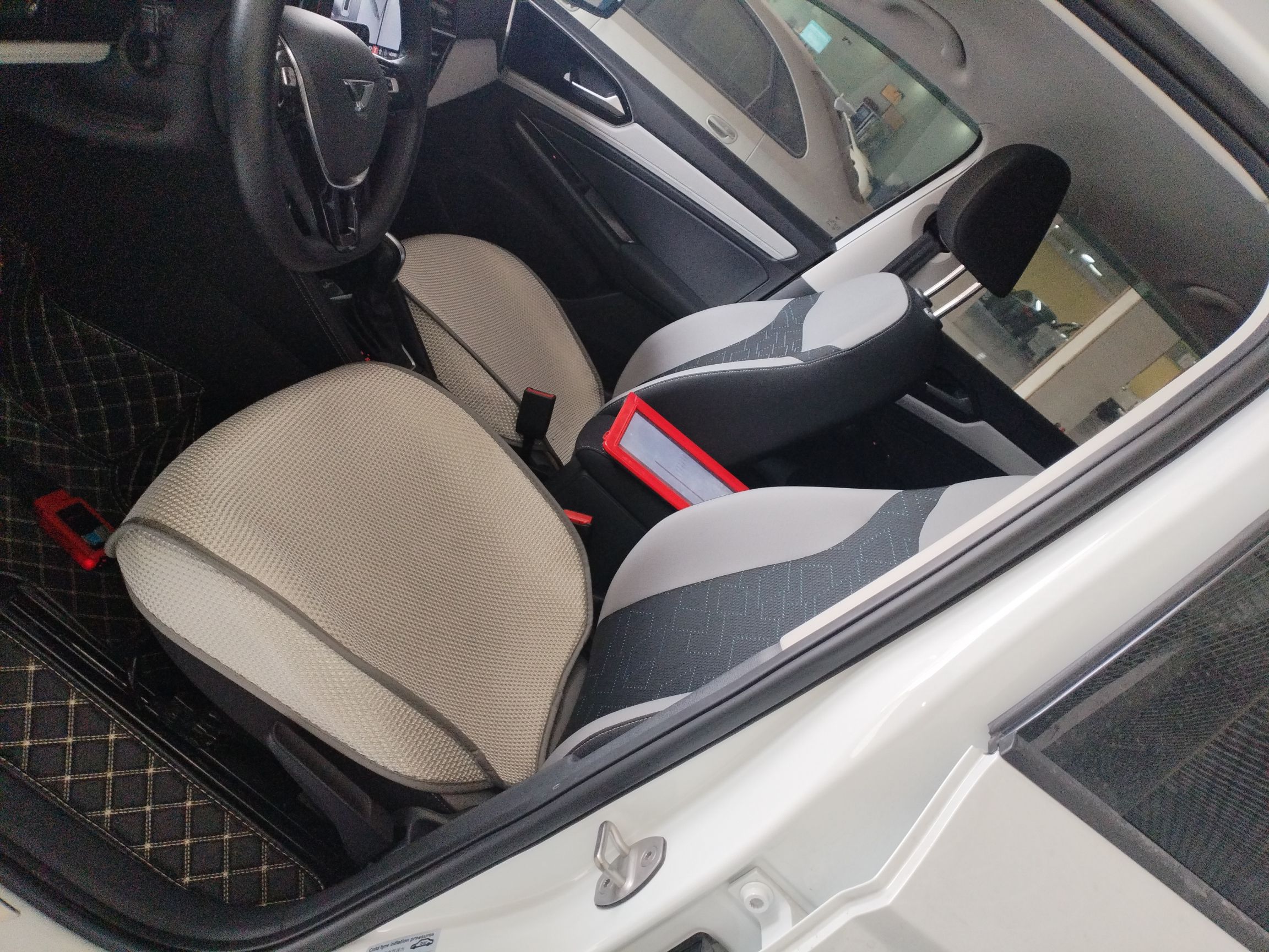 Переднее сиденье в автомобиле