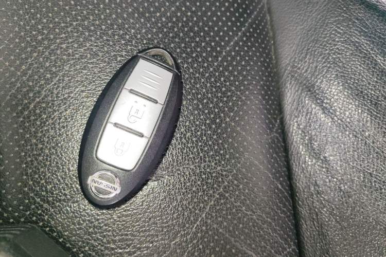 Used Nissan X-Trail 2014 2.5L CVT Leading Edition 4WD
