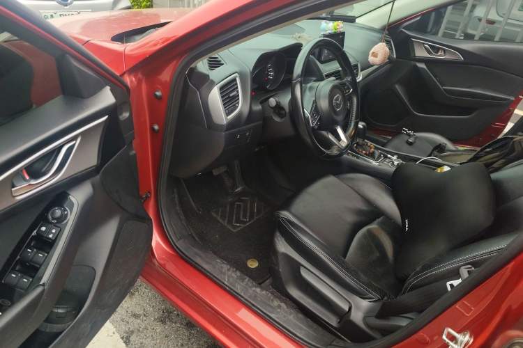 Used Mazda 3 Axela 2017 Sedan 1.5L Automatic Luxury Model Emission Standard China V
