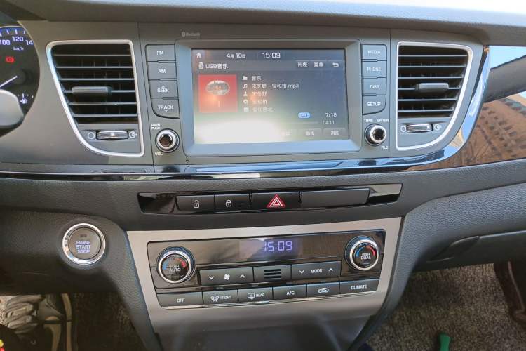 Used Hyundai Mistra 2016 1.8L Automatic Deluxe DLX Model Audio And AC Panel