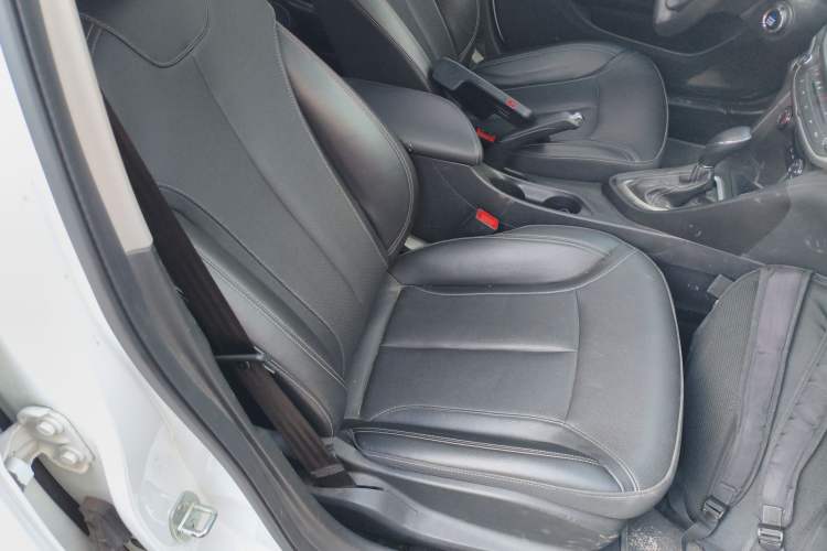 Used Buick GT 2021 1.3T Automatic Mild Hybrid Elite Version Right Front Seat