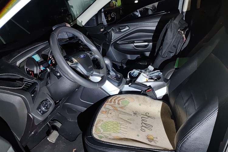 Used Ford Kuga 2015 1.5L GTDi Two-Wheel-Drive Comfort Model Left Front Seat