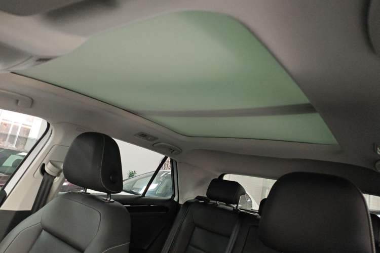 Used Volkswagen T-ROC 2021 280TSI DSG Two-Wheel Drive Comfort Connect Edition