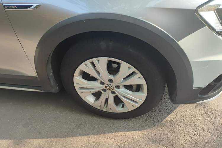 Used Volkswagen C-TREK 2018 1.5L Manual Comfort Model Right Front Wheel Hub