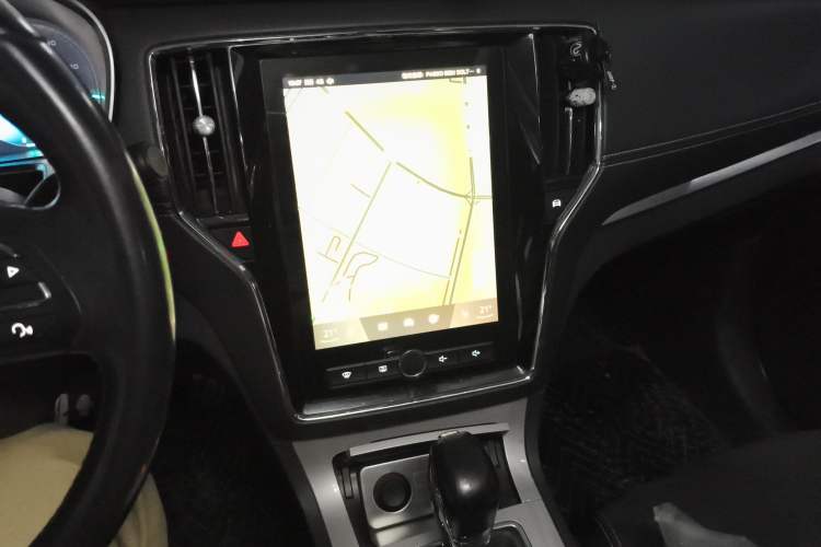 Used Roewe RX5 New Energy 2017 eRX5 50T Hybrid Connected Prestige Flagship Edition
