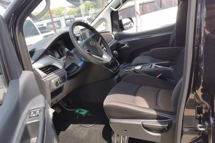 Used JAC Refine M3 2023 PLUS 1.5T 7/8-seater Smart Connectivity Version Left Front Seat